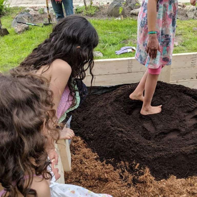 kids-gardening
